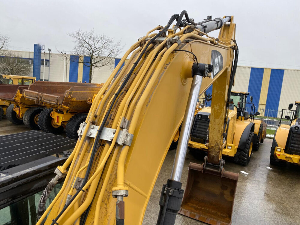 Caterpillar 329 ELN rupsgraafmachine