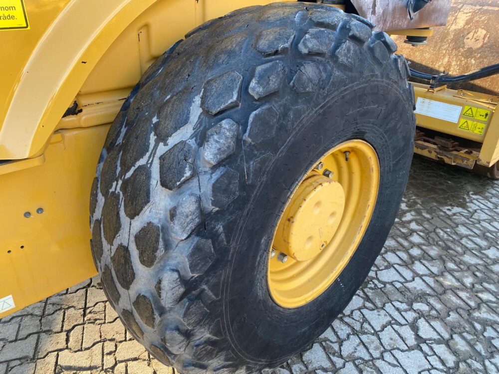 Caterpillar CS76 B wals