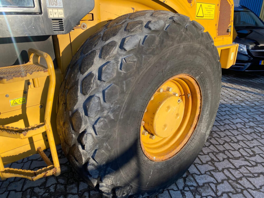 Caterpillar CS76 B wals