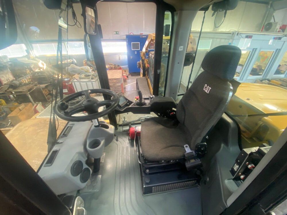 Caterpillar CS76 B wals