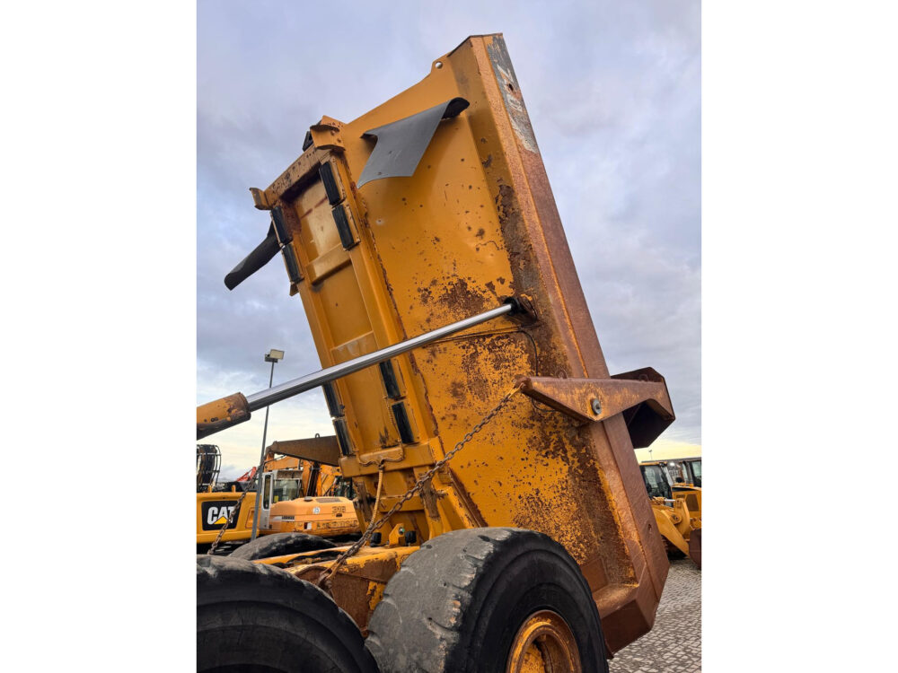 Caterpillar 740 knikdumper