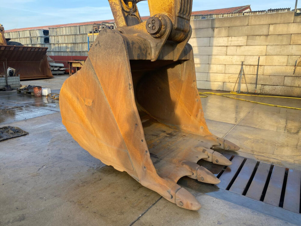 Caterpillar 374F L rupsgraafmachine