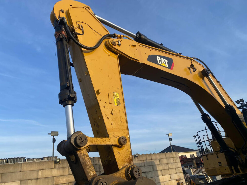 Caterpillar 374F L rupsgraafmachine