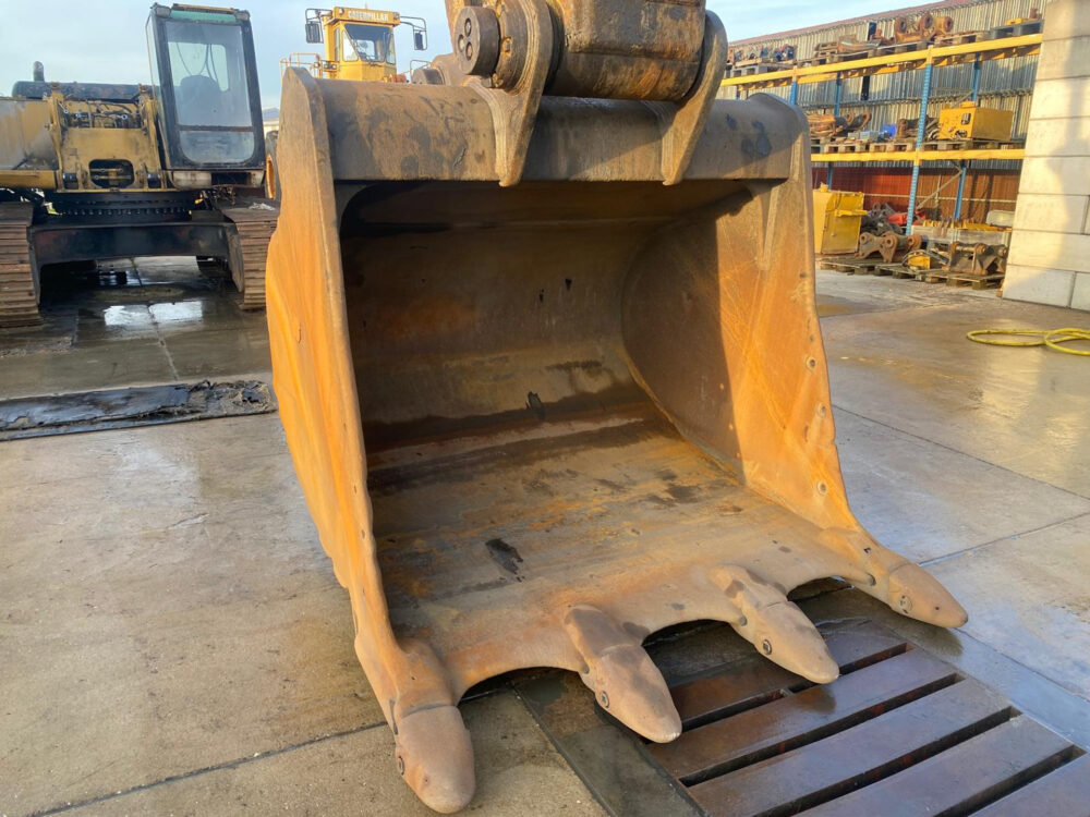 Caterpillar 374F L rupsgraafmachine