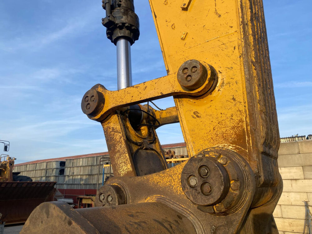 Caterpillar 374F L rupsgraafmachine