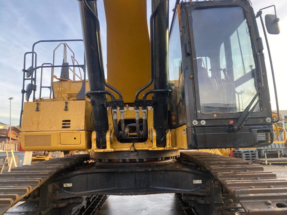 Caterpillar 374F L rupsgraafmachine