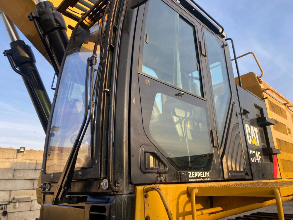Caterpillar 374F L rupsgraafmachine