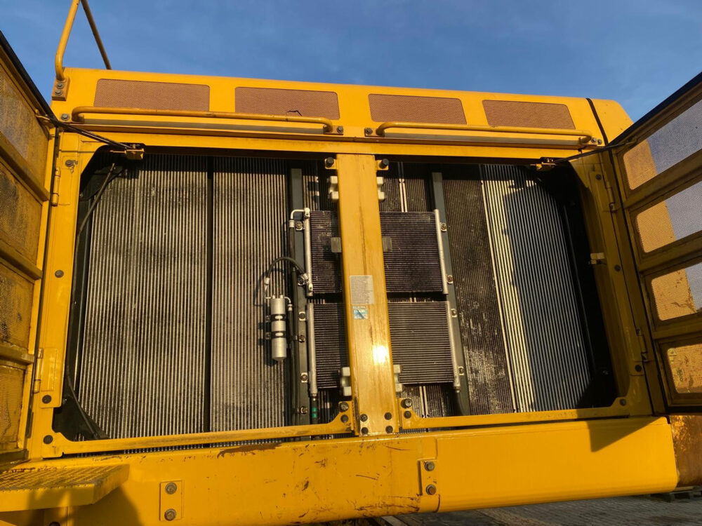 Caterpillar 374F L rupsgraafmachine