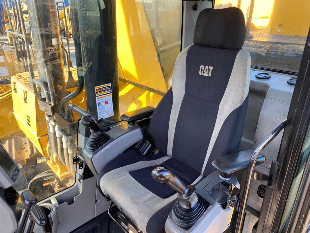 Caterpillar 374F L rupsgraafmachine