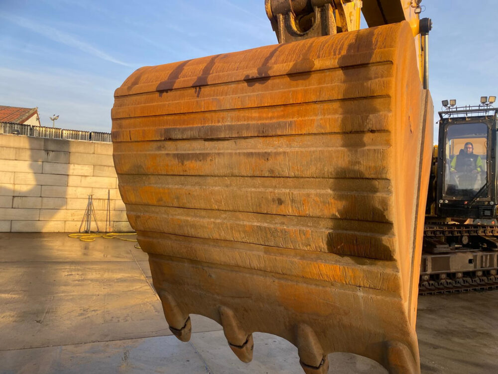 Caterpillar 374F L rupsgraafmachine