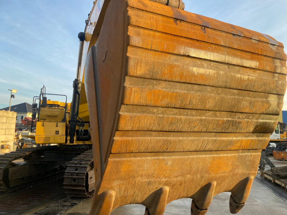 Caterpillar 374F L rupsgraafmachine