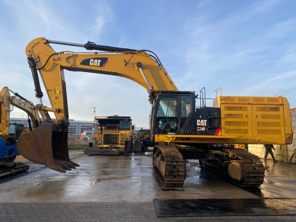 Caterpillar 374F L rupsgraafmachine