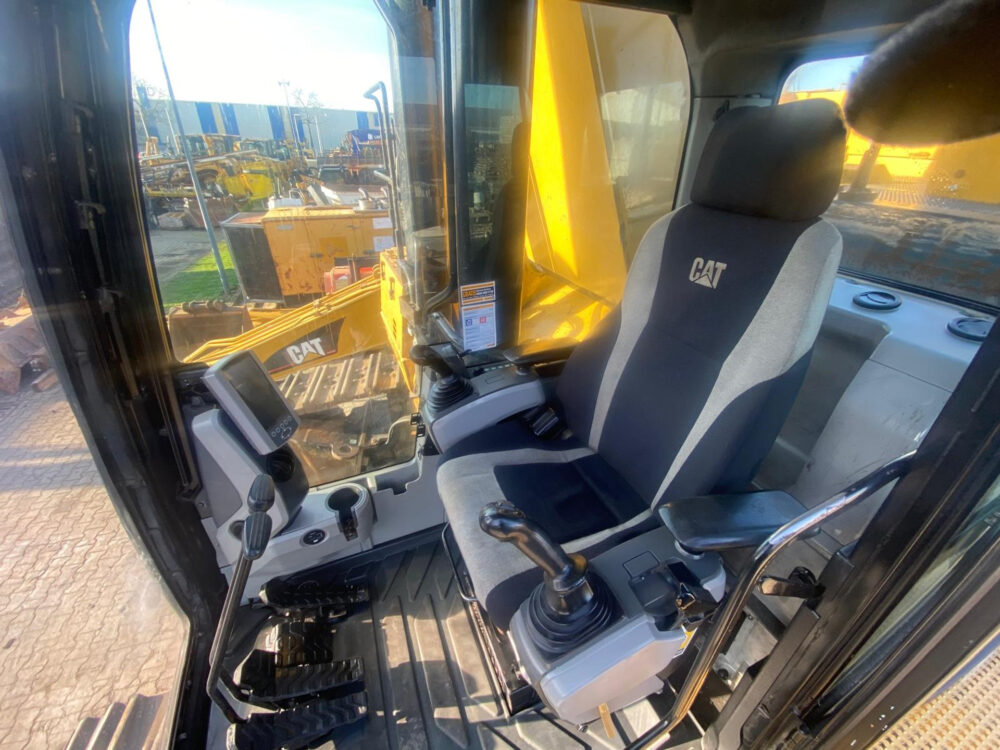 Caterpillar 374F L rupsgraafmachine