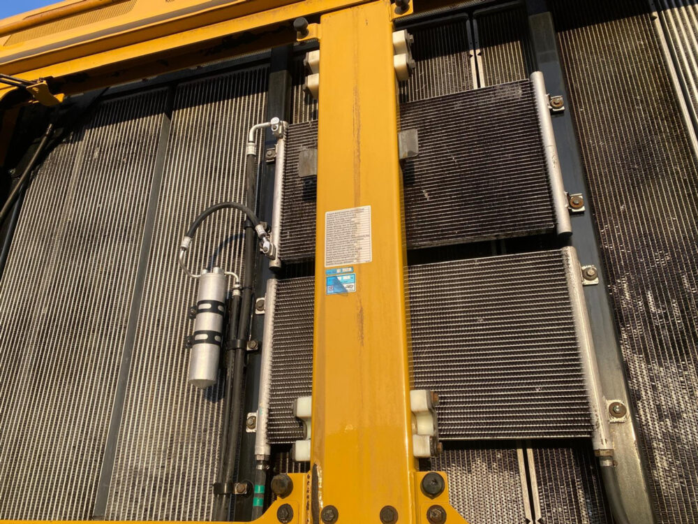 Caterpillar 374F L rupsgraafmachine