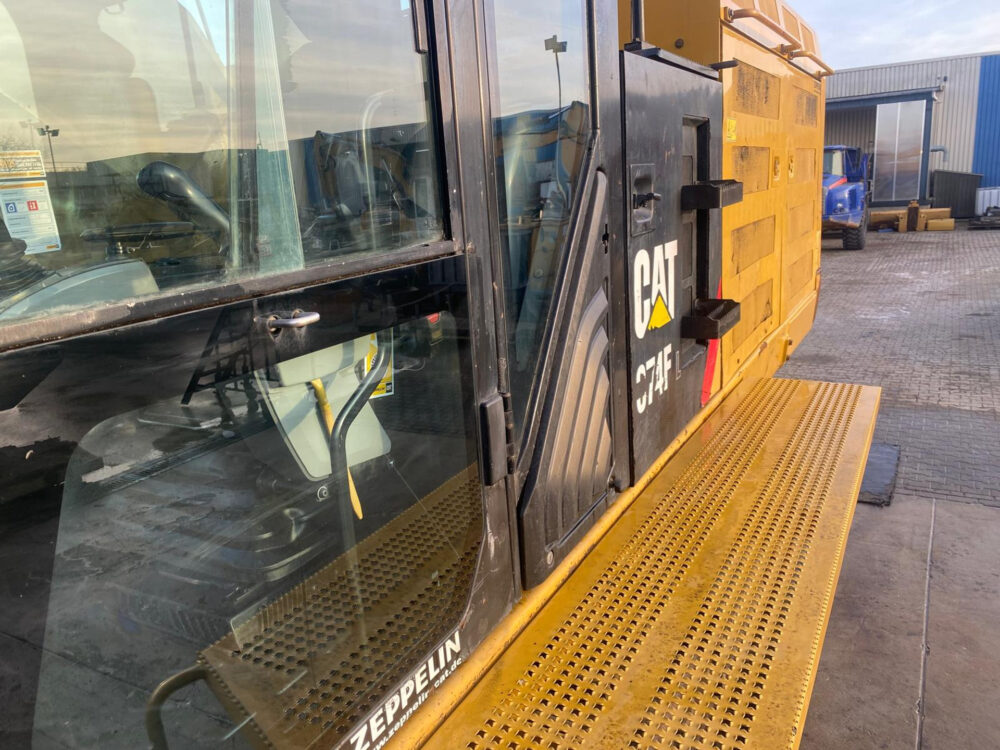 Caterpillar 374F L rupsgraafmachine