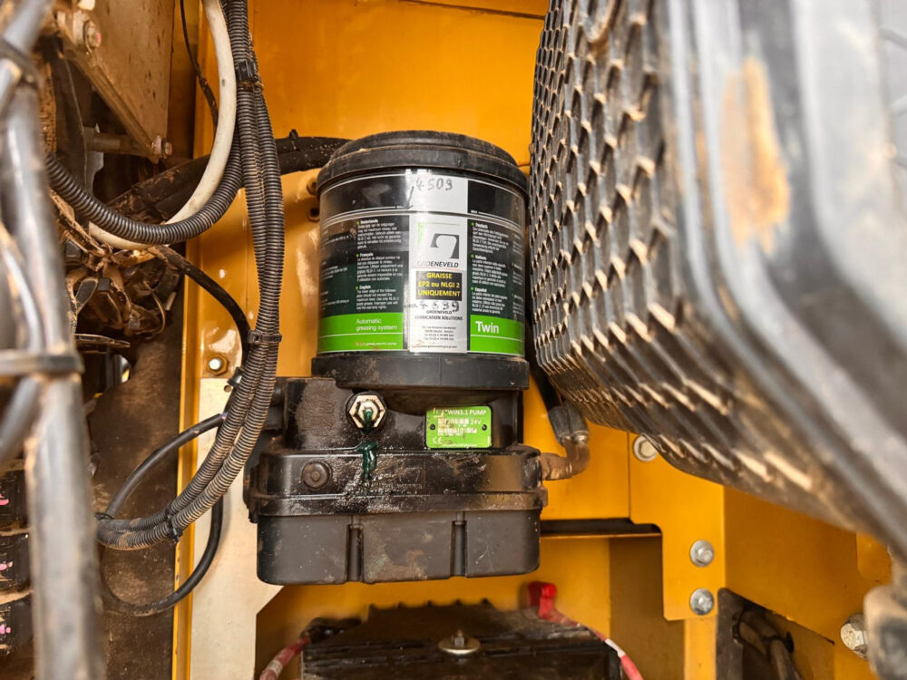 Caterpillar 323 07B rupsgraafmachine