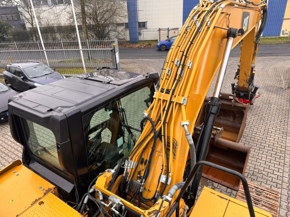 Caterpillar 323 07B rupsgraafmachine