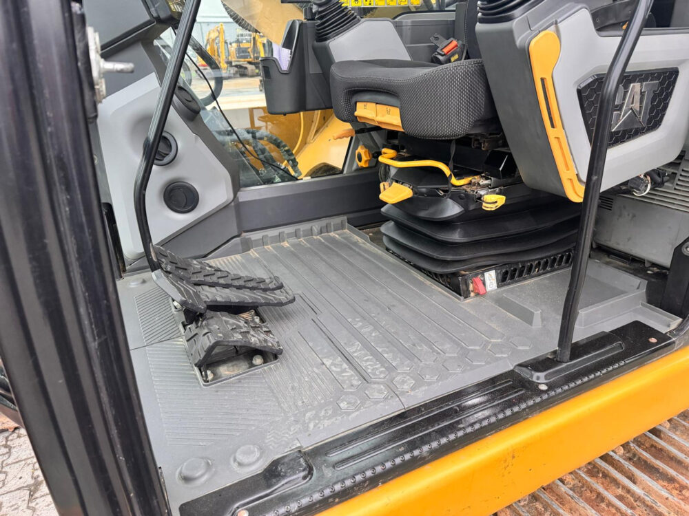 Caterpillar 323 07B rupsgraafmachine