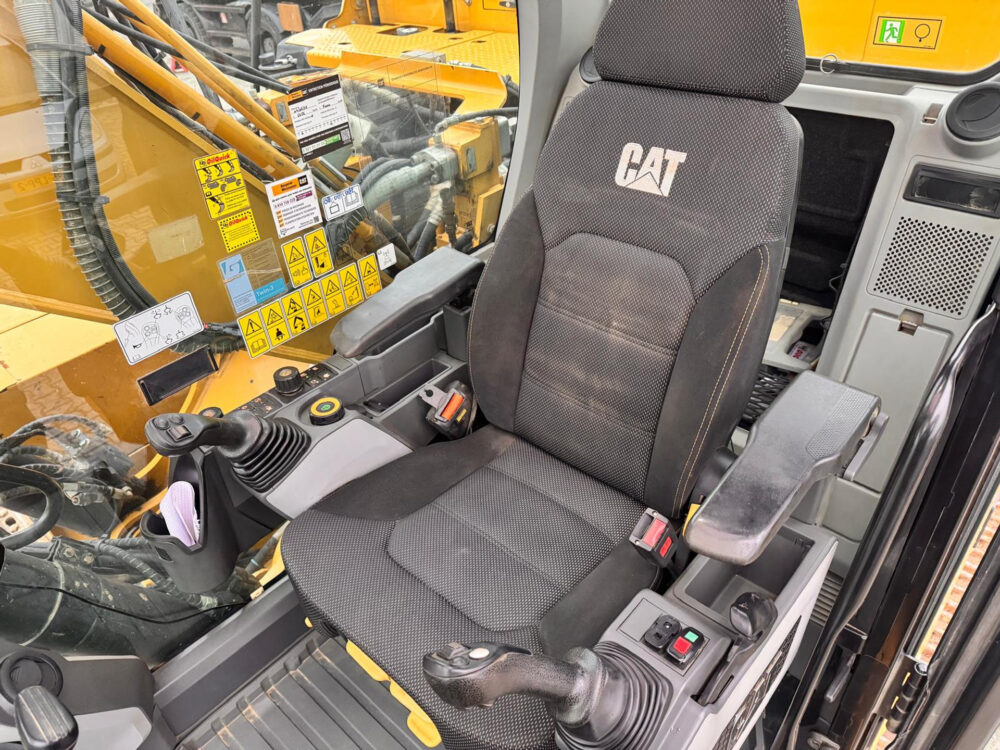 Caterpillar 323 07B rupsgraafmachine