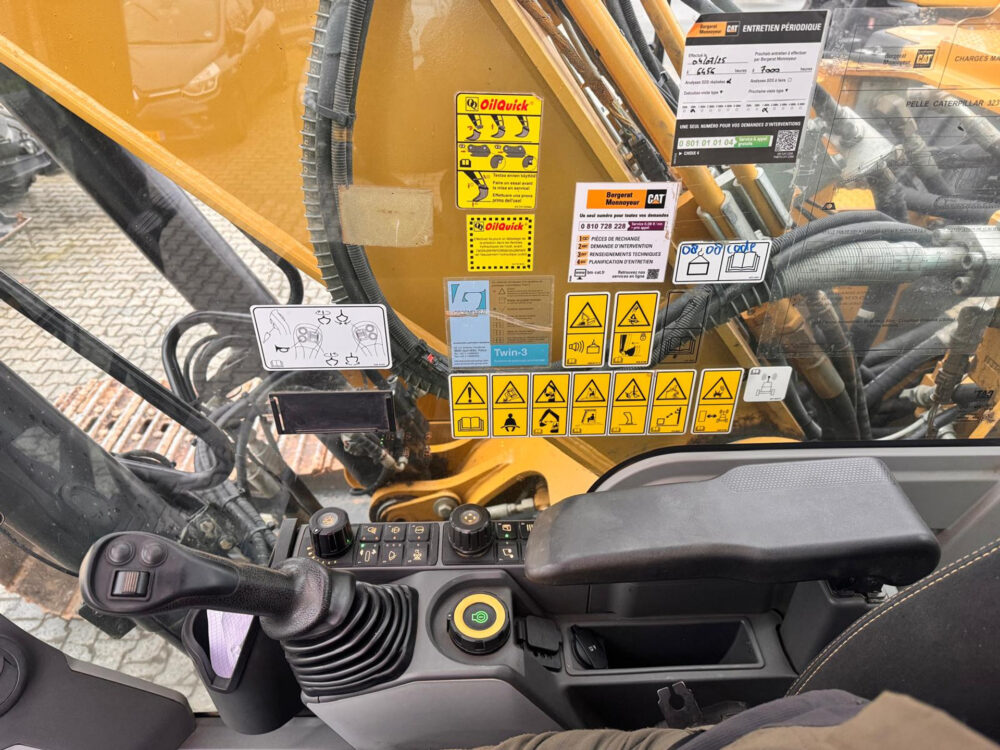 Caterpillar 323 07B rupsgraafmachine