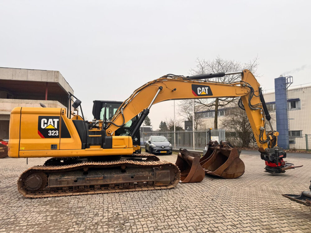 Caterpillar 323 07B rupsgraafmachine