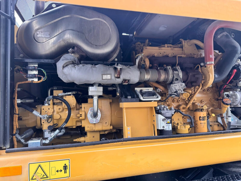 Caterpillar M320F mobiele graafmachine