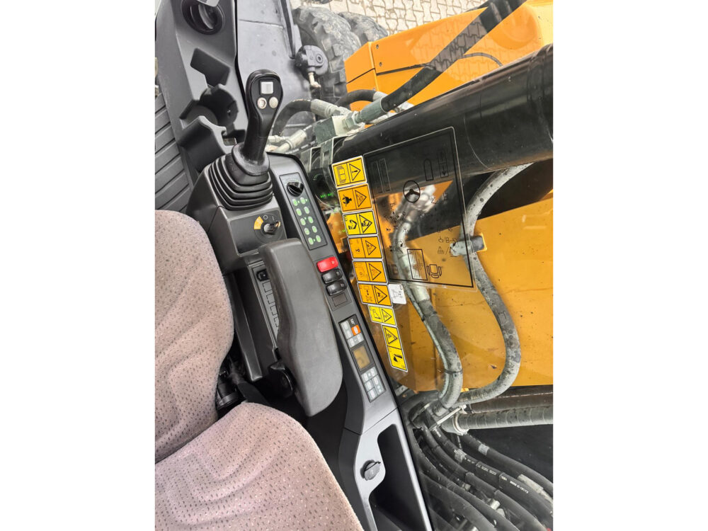 Caterpillar M320F mobiele graafmachine