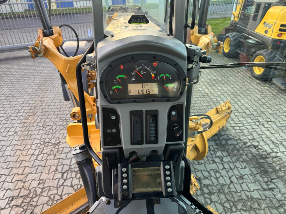 Caterpillar 140M grader