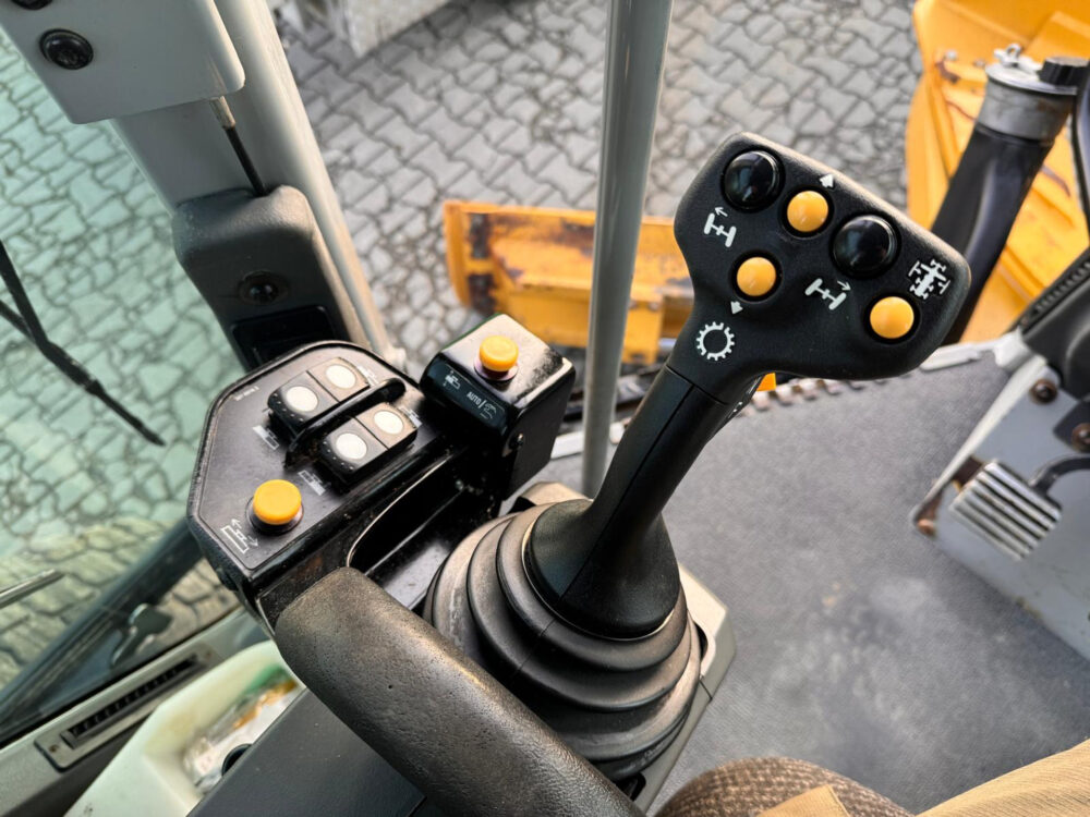 Caterpillar 140M grader