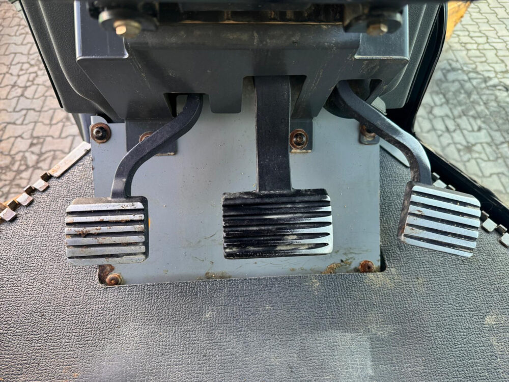 Caterpillar 140M grader