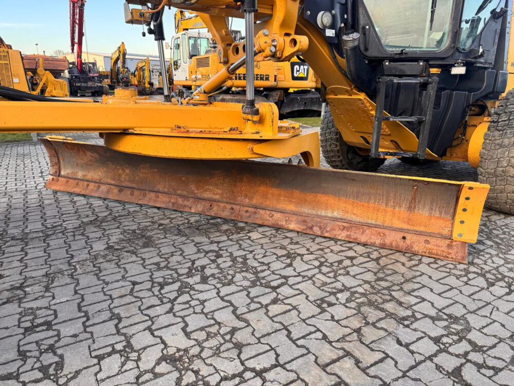 Caterpillar 140M grader