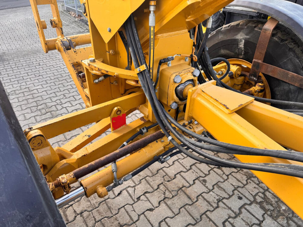 Caterpillar 140M grader