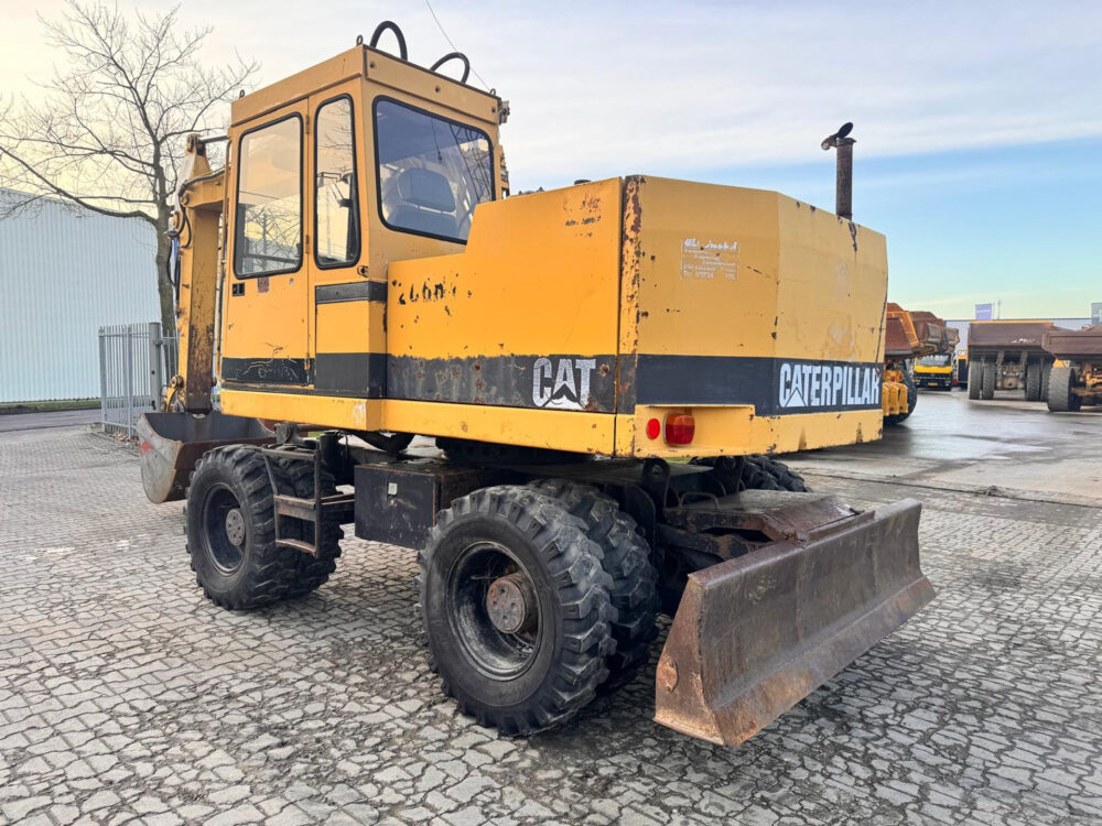 Caterpillar 206-B mobiele graafmachine