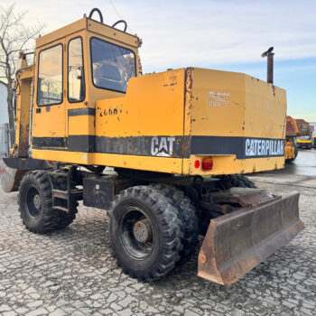Caterpillar 206-B mobiele graafmachine
