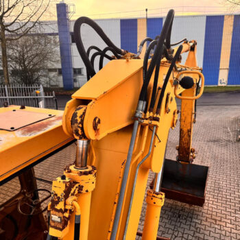 Caterpillar 206-B mobiele graafmachine