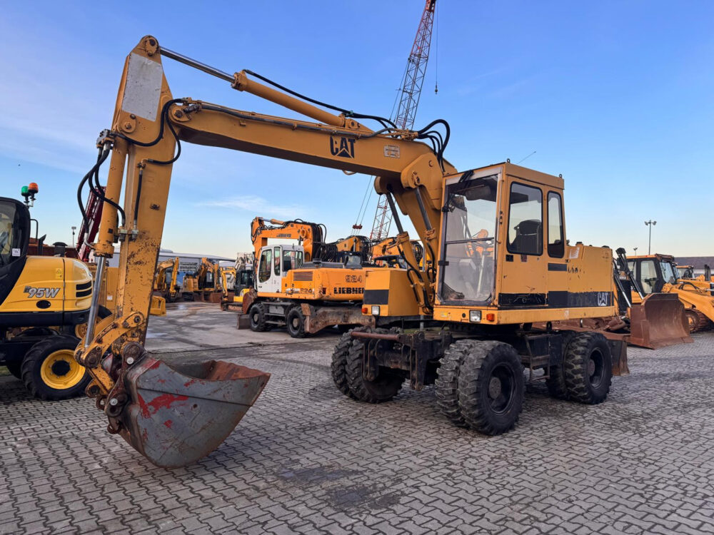 Caterpillar 206-B mobiele graafmachine
