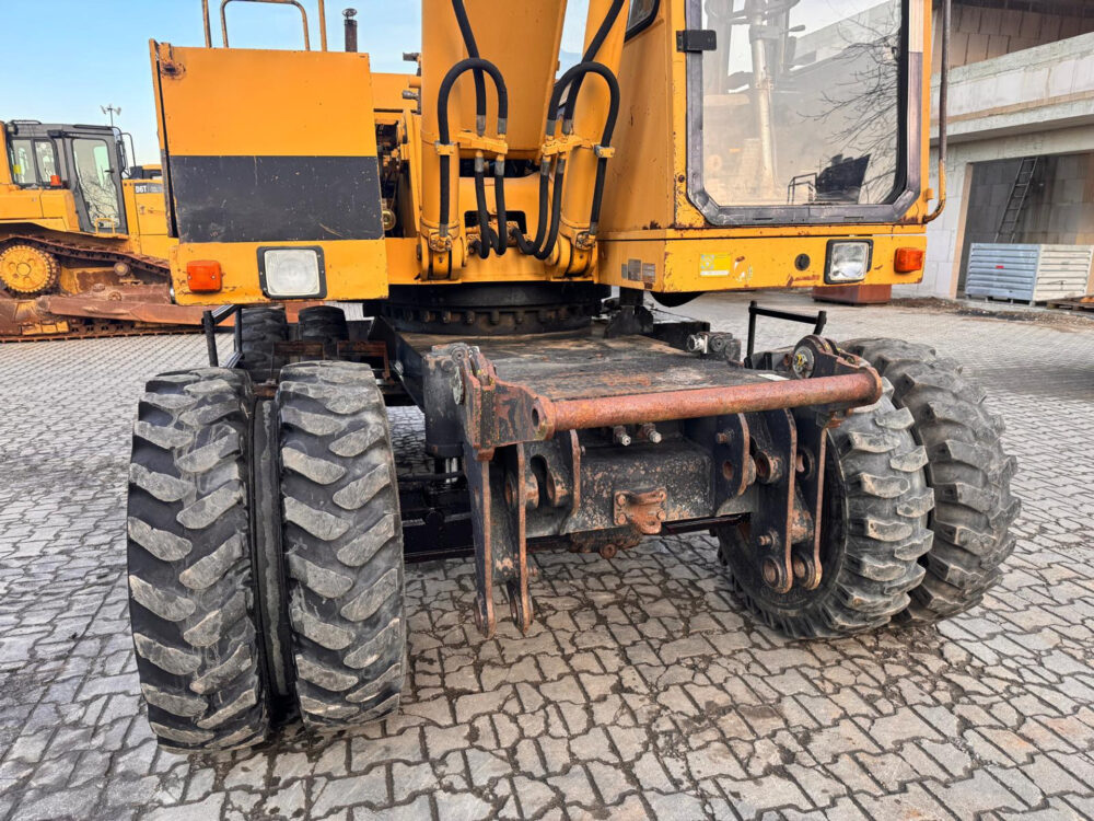 Caterpillar 206-B mobiele graafmachine