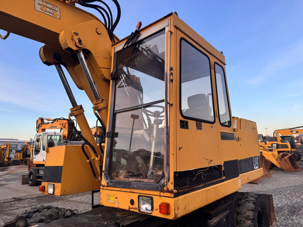 Caterpillar 206-B mobiele graafmachine