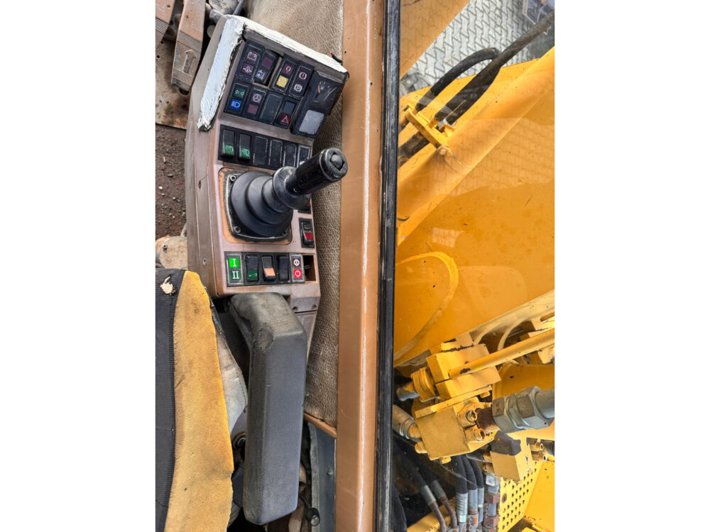 Caterpillar 206-B mobiele graafmachine