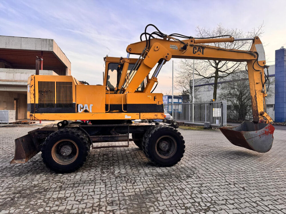 Caterpillar 206-B mobiele graafmachine