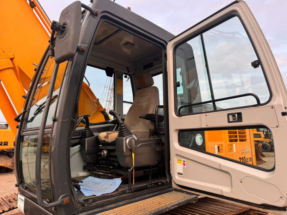 Hyundai R 210 LC-7 rupsgraafmachine
