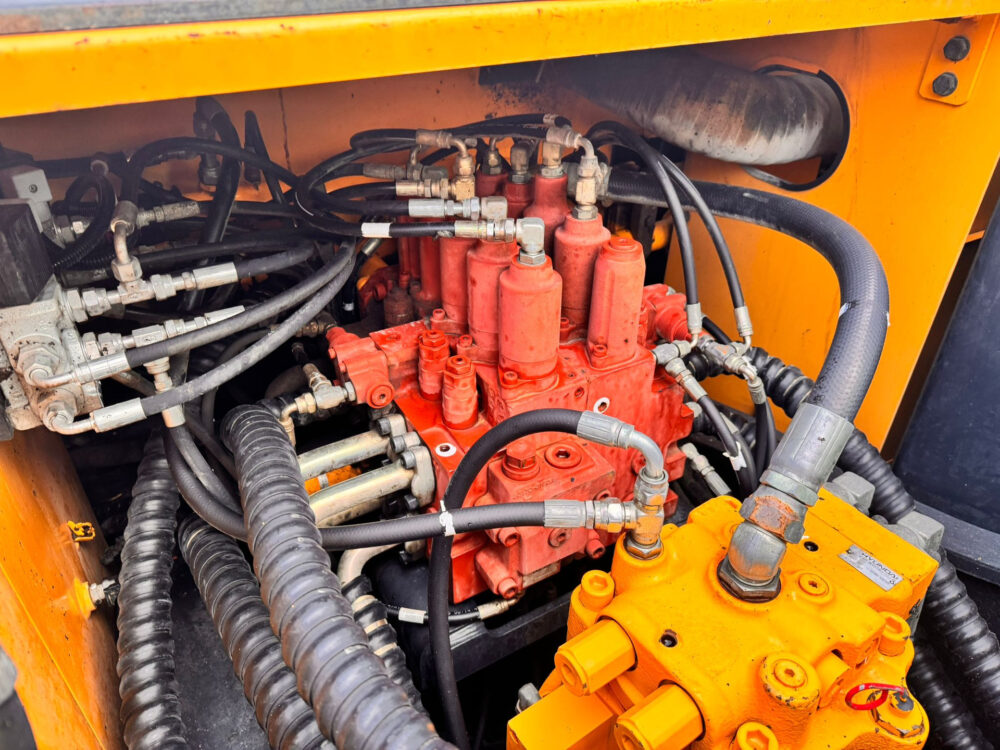 Hyundai R 210 LC-7 rupsgraafmachine