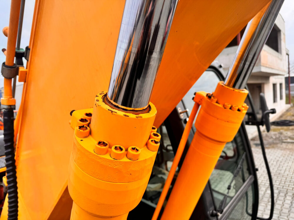 Hyundai R 210 LC-7 rupsgraafmachine