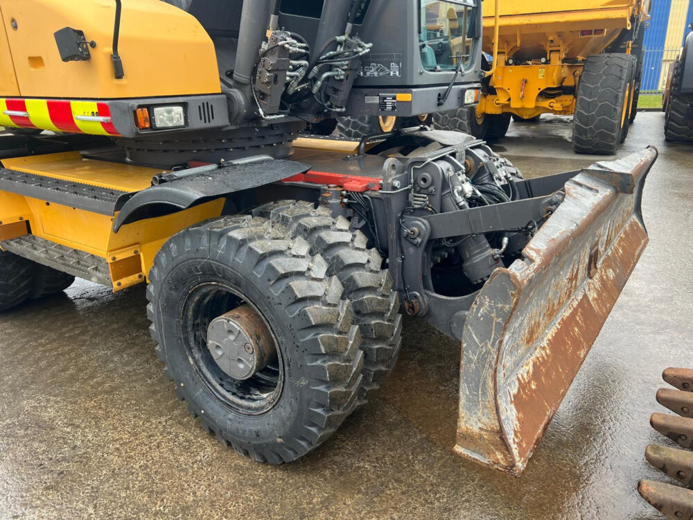 Volvo EW180 C mobiele graafmachine