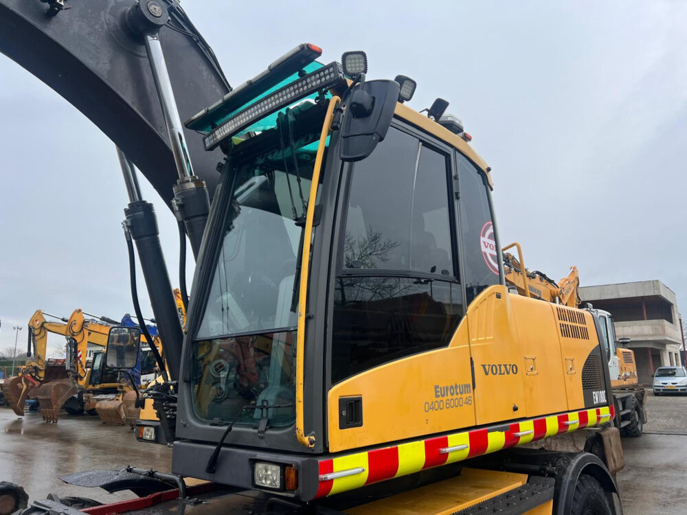 Volvo EW180 C mobiele graafmachine
