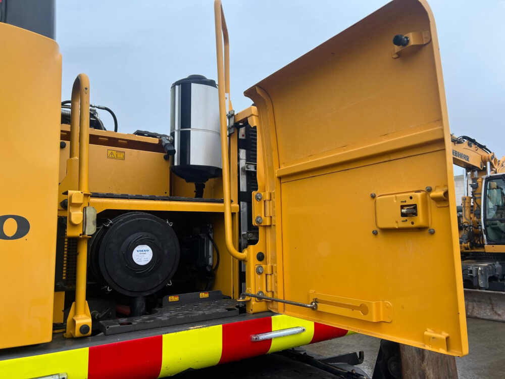 Volvo EW180 C mobiele graafmachine