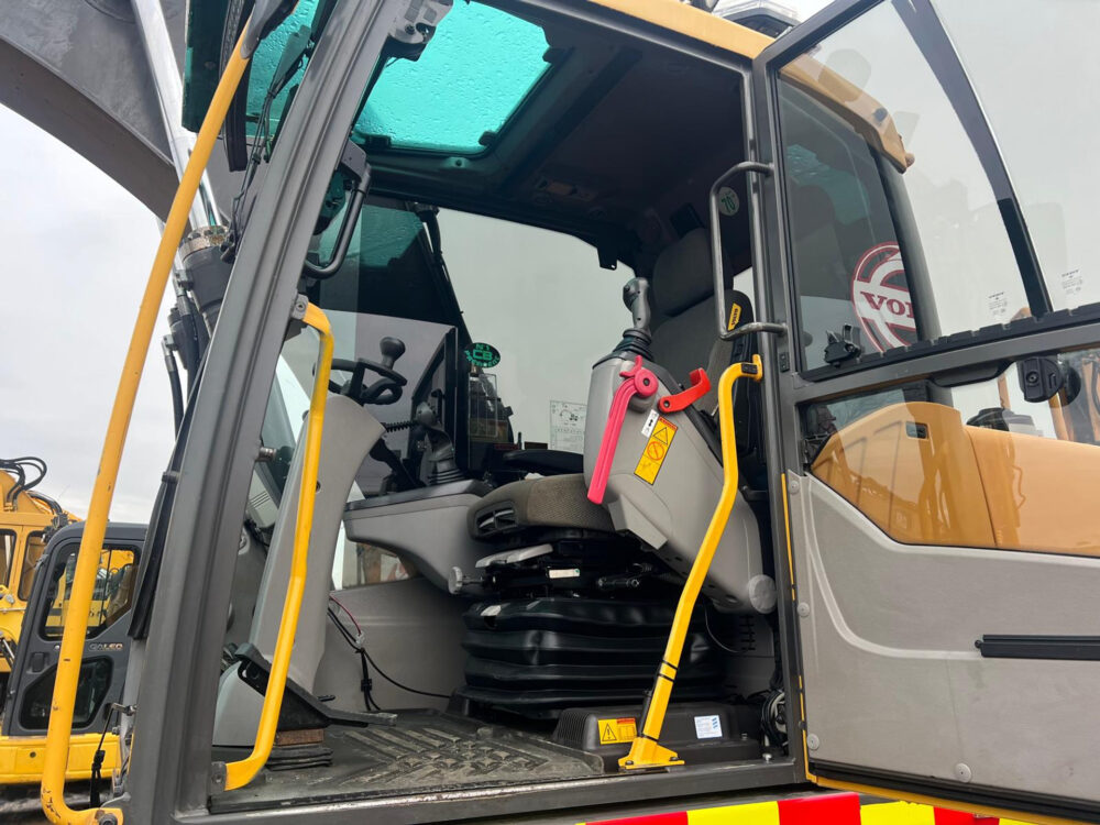 Volvo EW180 C mobiele graafmachine