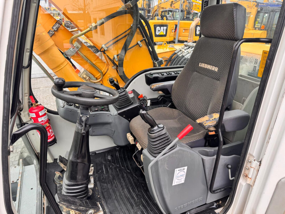 Liebherr A314 litro mobiele graafmachine