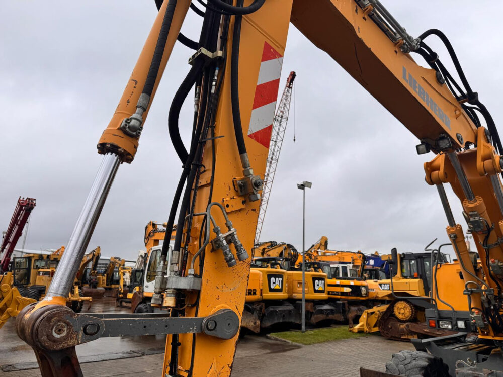 Liebherr A314 litro mobiele graafmachine