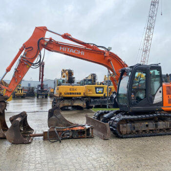 Hitachi ZX135 US-6 3 buckets + hammer